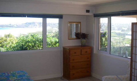 A Beach House Near Manly - Foster Accommodation 1