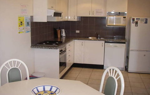 A Beach House Near Manly - Foster Accommodation 3