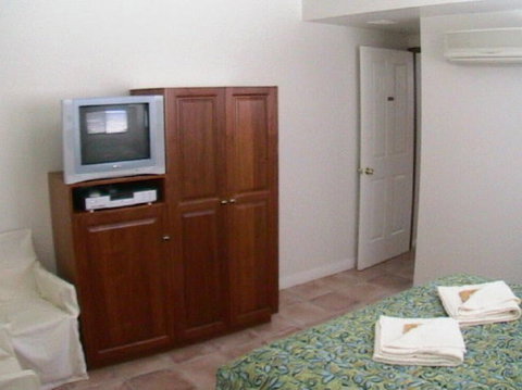 R & R @ Woodgate Beach - Foster Accommodation 1