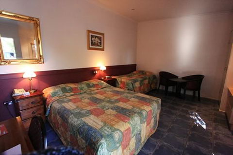 Xenia Central Studio Accommodation - Foster Accommodation 2