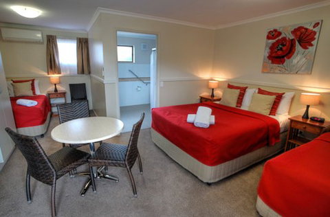 Apple And Grape Motel - Foster Accommodation 4