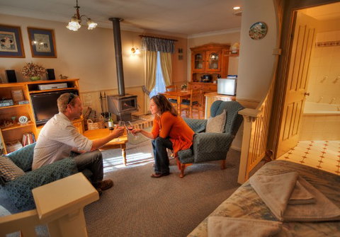 Honeysuckle Cottages And The Rocks Restaurant - Foster Accommodation 1