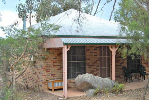 Honeysuckle Cottages And The Rocks Restaurant - Foster Accommodation 3