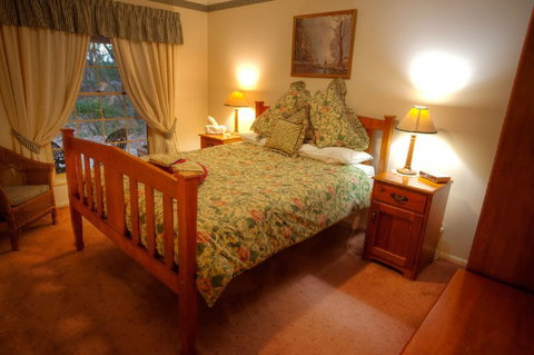 Honeysuckle Cottages And The Rocks Restaurant - Foster Accommodation 5