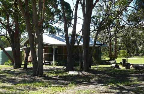 Possums Hollow And Hooters Hut - Foster Accommodation 5