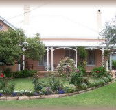 Guy House Bed and Breakfast - Foster Accommodation