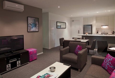 Meriton Serviced Apartments Southport - Foster Accommodation 1
