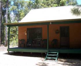 Loose Goose Chalets - Foster Accommodation 0
