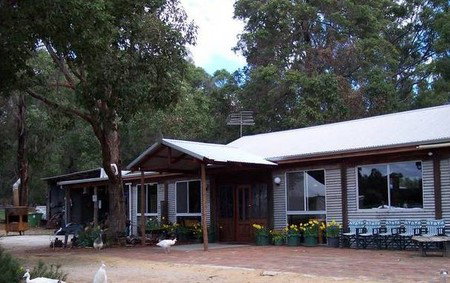 Loose Goose Chalets - Foster Accommodation 2