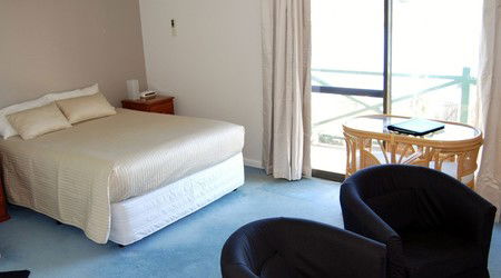 Martin Fields Beach Retreat - Foster Accommodation 1