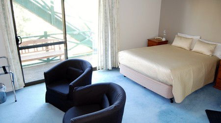 Martin Fields Beach Retreat - Foster Accommodation 2