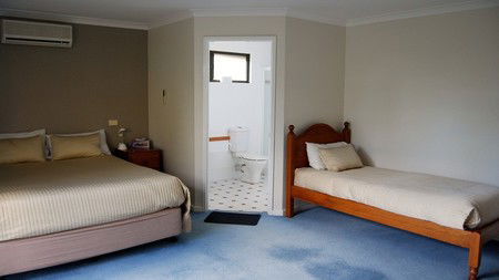 Martin Fields Beach Retreat - Foster Accommodation 3