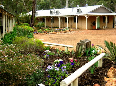 Travellers Rest Motel - Foster Accommodation 0