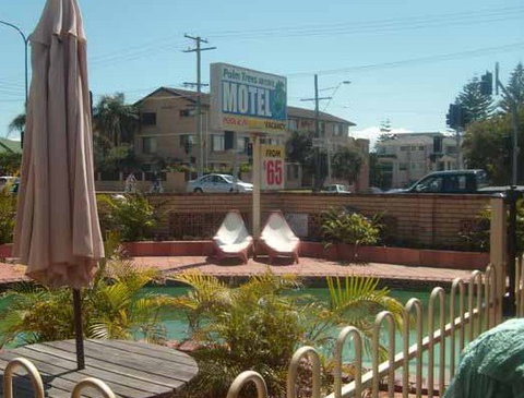 Palm Trees Motel - Foster Accommodation 1