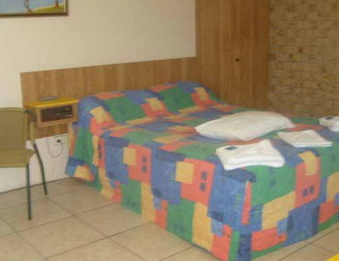 Palm Trees Motel - Foster Accommodation 3