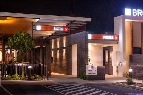 Browns Plains Hotel - Foster Accommodation 1