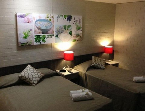 Browns Plains Hotel - Foster Accommodation 2