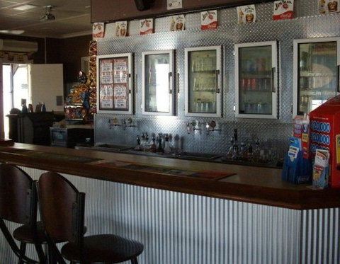 Burdekin Hotel - Foster Accommodation 1