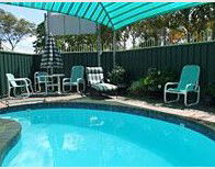 Beachmere Palms Motel - Foster Accommodation 0