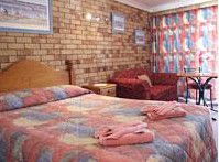 Beachmere Palms Motel - Foster Accommodation 1