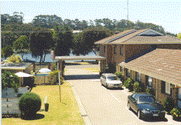 Hybiscus Lodge Motel  Holiday Apartments - Foster Accommodation