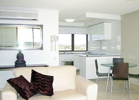 Trafalgar Towers - Foster Accommodation 1