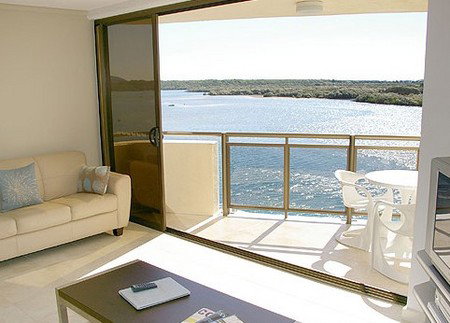 Trafalgar Towers - Foster Accommodation 2