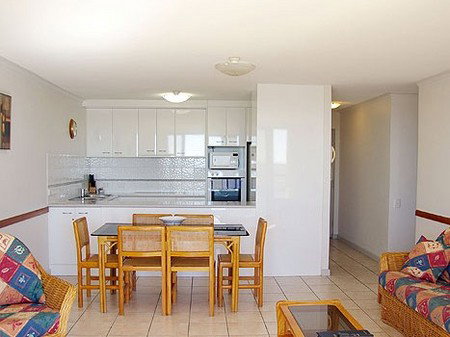 Trafalgar Towers - Foster Accommodation 3