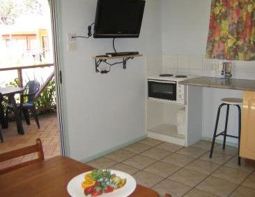 Valley Vineyard Tourist Park - Foster Accommodation 2