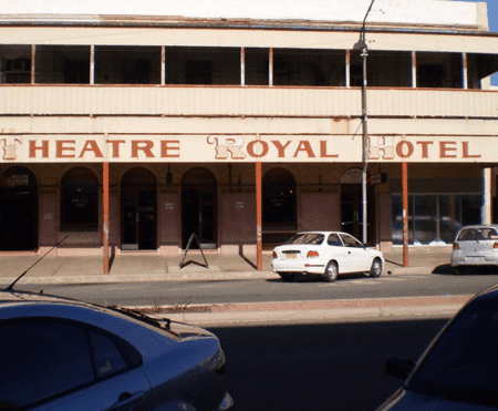 Theatre Royal Hotel - Foster Accommodation