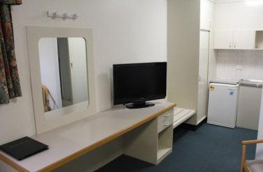 AZA Motel - Foster Accommodation 3