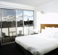 Cosmopolitan Hotel - Foster Accommodation