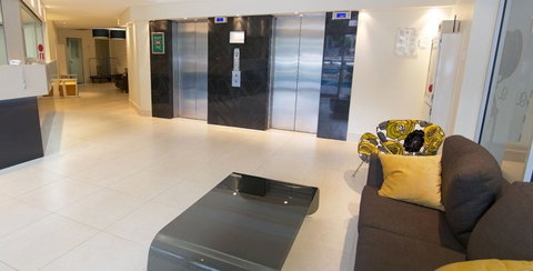 Abbey On Roma - Foster Accommodation 4