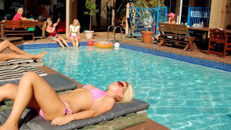 Surf N Sun Beachside Backpackers - Foster Accommodation 2