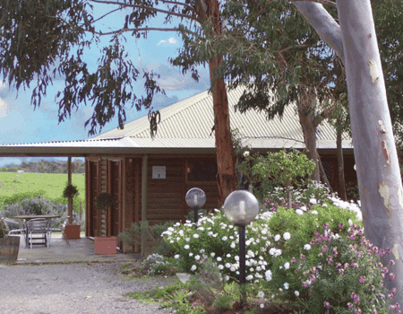 Mclaren Ridge Log Cabins - Foster Accommodation 1