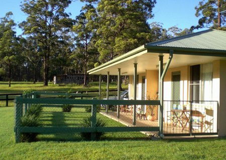 Neds Bed Horse O Tel - Foster Accommodation 1