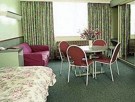 Park Lane-City Court Villas - Foster Accommodation