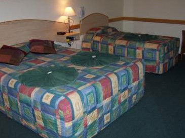 Golden Harvest Motel - Foster Accommodation 1