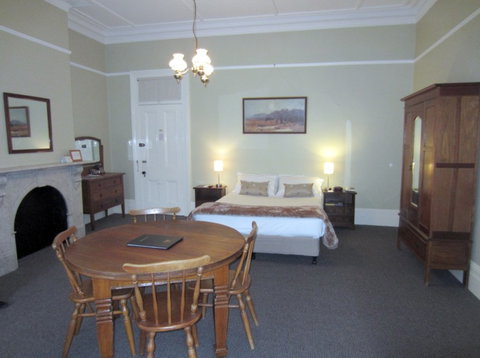 Moore Park Inn - Foster Accommodation 1
