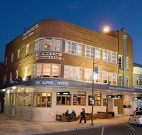 Alpine Hotel - Foster Accommodation