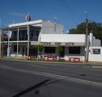 Tyson's Reef Hotel - Foster Accommodation