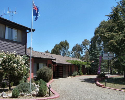 Cottonwood Lodge Motel - Foster Accommodation 0