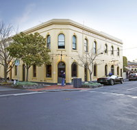 College Lawn Hotel - Foster Accommodation