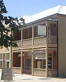 Cobb & Co Court Boutique Hotel - Foster Accommodation 0