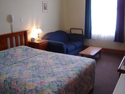 Sonbern Lodge Motel - Foster Accommodation 2