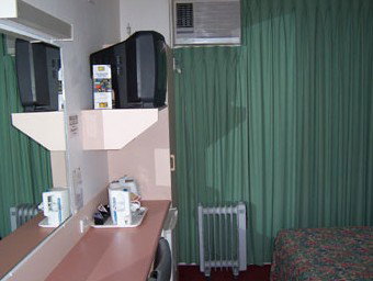 Rainbow Motel - Foster Accommodation 3