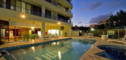 Summit Apartments Hotel - Foster Accommodation 1