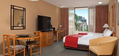 Summit Apartments Hotel - Foster Accommodation 2