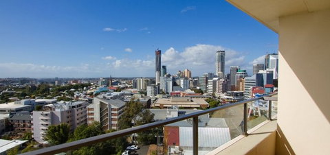 Summit Apartments Hotel - Foster Accommodation 3