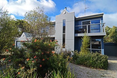 Barrakee Beach House - Foster Accommodation 0